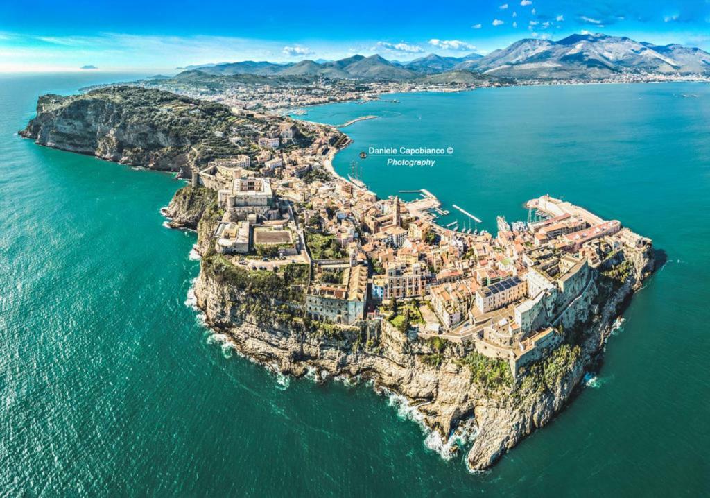 Medieval Flat Apartment Gaeta Exterior foto